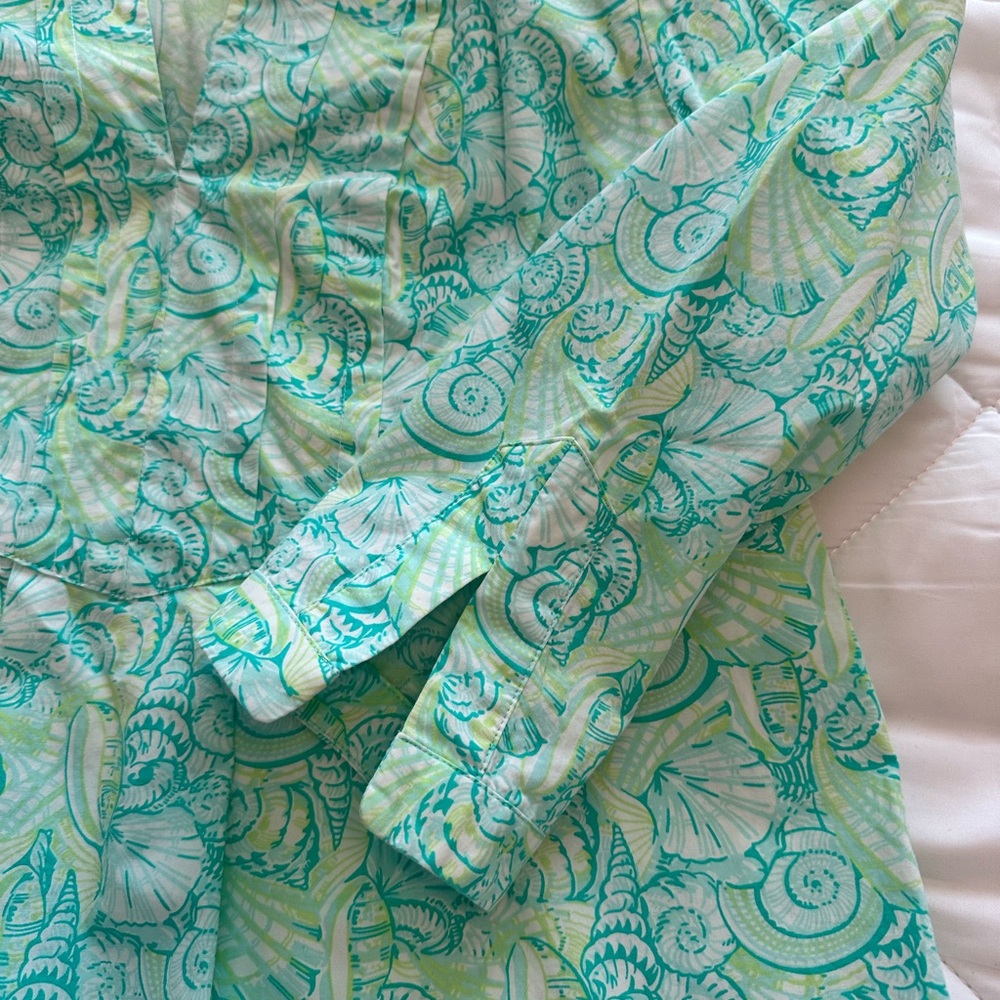 Vineyard Vines Teal and Green Seashell Patterned Top XS EUC - Picture 2 of 5